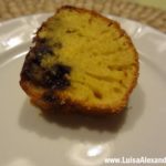 Bolo de Queijo Fresco com Doce de Mirtilos Silvestres